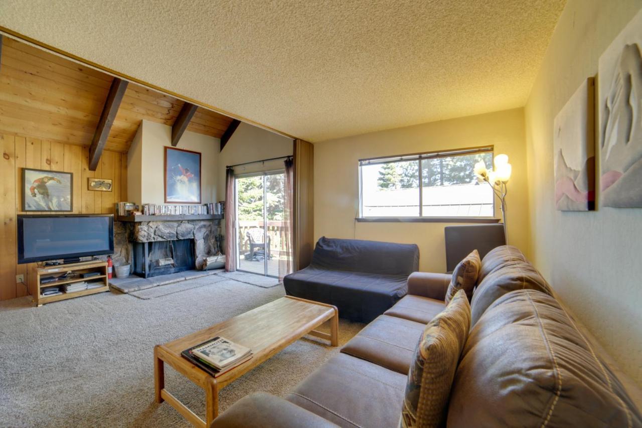 With Fireplace And Mountain Views Apartment